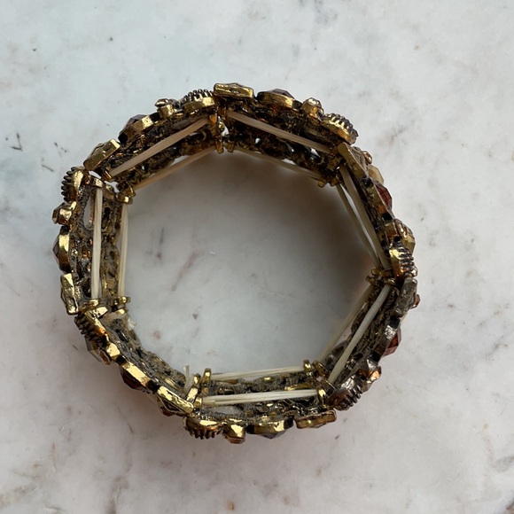 Beautiful gold jeweled stretchy bracelet - Picture 2 of 4